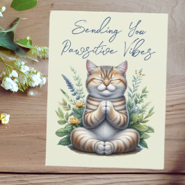 Niedliche Katze, die positive Empfindungen sendet Postkarte