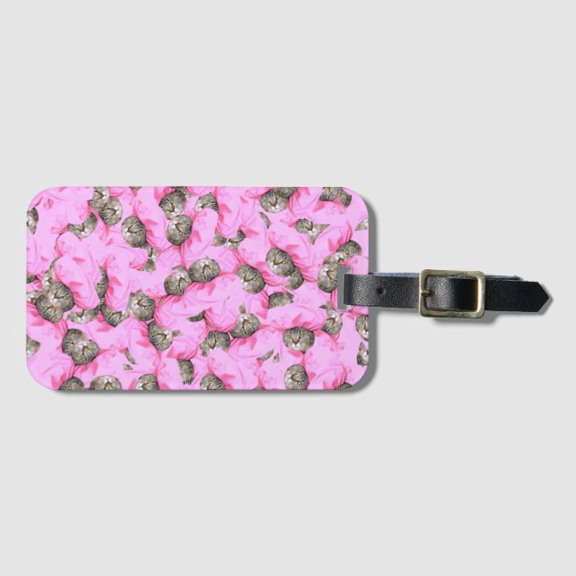 Niedliche Katze in einem rosa Caps-Muster zufällig Gepäckanhänger (Vorderseite (Horizontal))