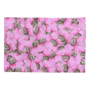 Niedliche Katze in einem rosa Caps-Muster zufällig Kissenbezug