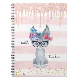 Niedliche Katze mit Glasmathematiklehrer Notizblock