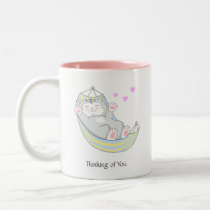 Niedliche Katze mit Herz in Hängematte Zweifarbige Tasse