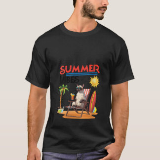 Niedliche Katze mit Obstsaftplakaten an der Bea T-Shirt