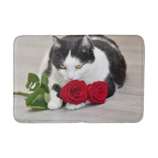 Niedliche Katze mit rote Rose Badematte