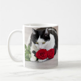 Niedliche Katze mit rote Rose Kaffeetasse