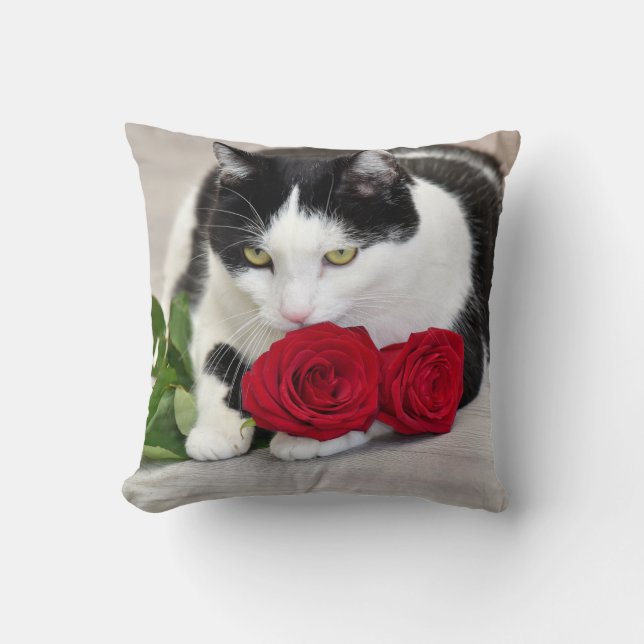 Niedliche Katze mit rote Rose Kissen (Vorderseite)