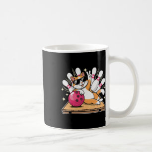 Niedliche Katze mit Sungles Katze Bowling spielen Kaffeetasse
