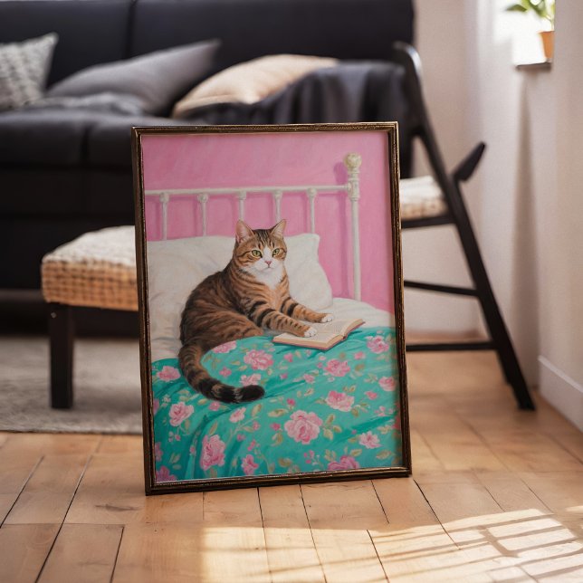 Niedliche Katze Reading in Bed Wall Art Poster Pri (Von Creator hochgeladen)