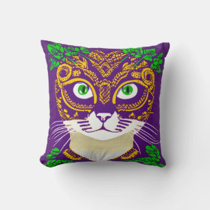 Niedliche Katze Tragen einer Mardi Gras Maske Kissen