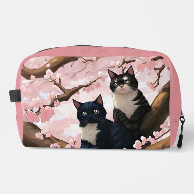 Niedliche Katzen auf einem Kirschblütenbaum Waschbeutel (Vorderseite)