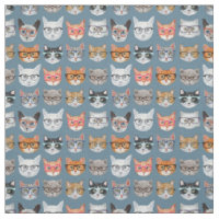 Niedliche Katzen, die Glas-Muster tragen