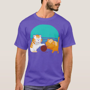 Niedliche Katzen, die mit einem Ball Cat Owner Cha T-Shirt