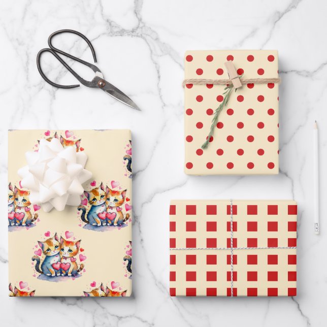 Niedliche Katzen rotes Quadratzmuster Geschenkpapier Set (Vorderseite)