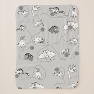 Niedliche Katzen spielen und ein schwaches Muster  Sherpadecke