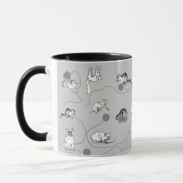 Niedliche Katzen spielen und ein schwaches Muster Tasse