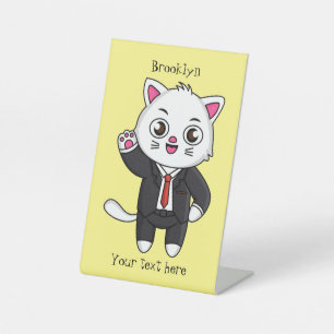 Niedliche Katzenkatze im Anzug Cartoon Sockelschild