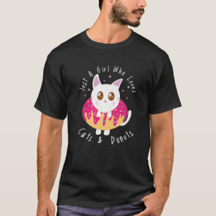 Niedliche Kawaii Katze im Inneren eines ErdbeerDon T-Shirt