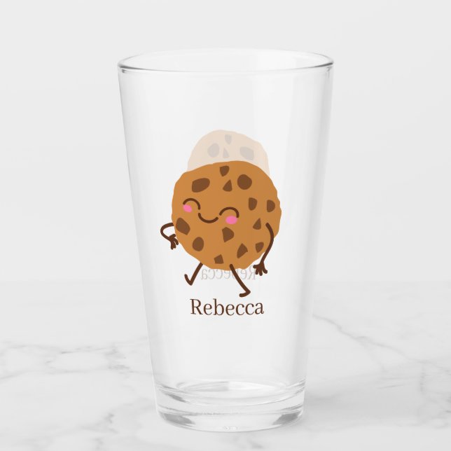 niedliche Kekse und Milch geben den Namen an Glas (Vorderseite)