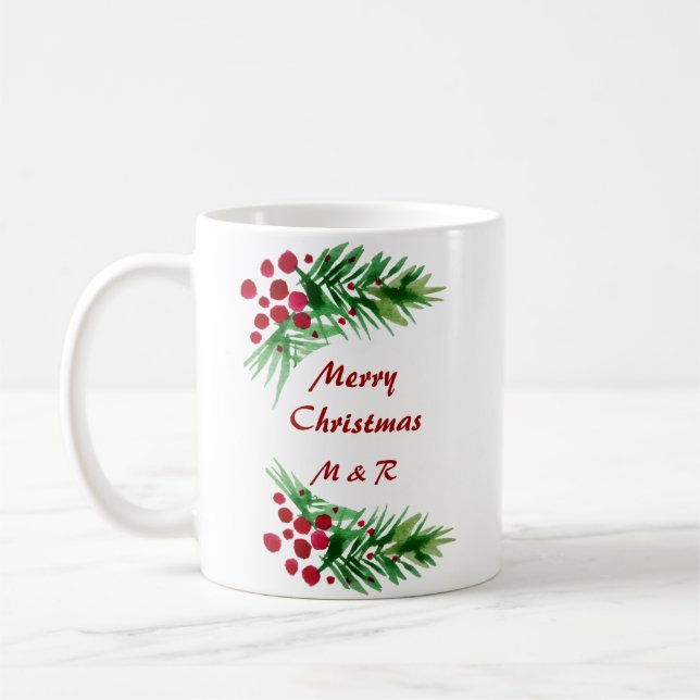 Niedliche Kiefernzweige mit roten Bereren Kaffeetasse (Links)