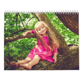 Niedliche Kinder Entdecken Sie die Natur im Freien Kalender