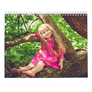 Niedliche Kinder Entdecken Sie die Natur im Freien Kalender