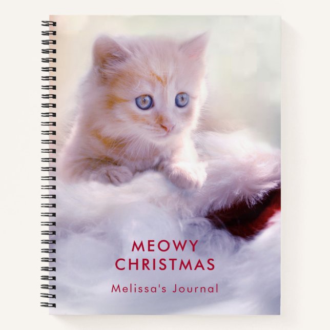 Niedliche Kittenruhe auf einer Weihnachtsmannmütze Notizbuch (Vorderseite)