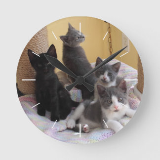 Niedliche Kitts Wall Clock Runde Wanduhr