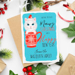Niedliche Kitty Cat Tasse Meowy Weihnachtsgeschenk Feiertagskarte<br><div class="desc">Diese niedliche Weihnachtskarte ist perfekt für jede festliche und lustige Familie. Es zeigt eine von Hand gezeichnet Abbildung einer weißen, rosa und blauen Kätzchen in einer rot-weißen Schneeflockenmuster-Tasse mit einem bezaubernden Weihnachtsmann, der auf einem eisblauen Hintergrund und einem weißen, unordentlichen Rand steht. Es ist modern, lustig und cool; das perfekte...</div>
