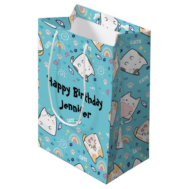 Niedliche Kitty Cats Whimsical Muster glücklich Ge Mittlere Geschenktüte (Vorderseite Schrägansicht)