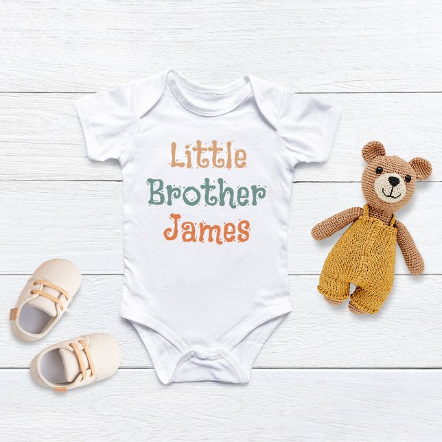 Niedliche kleine brüterfarbige Monogramm-Boys Baby Strampler (Von Creator hochgeladen)