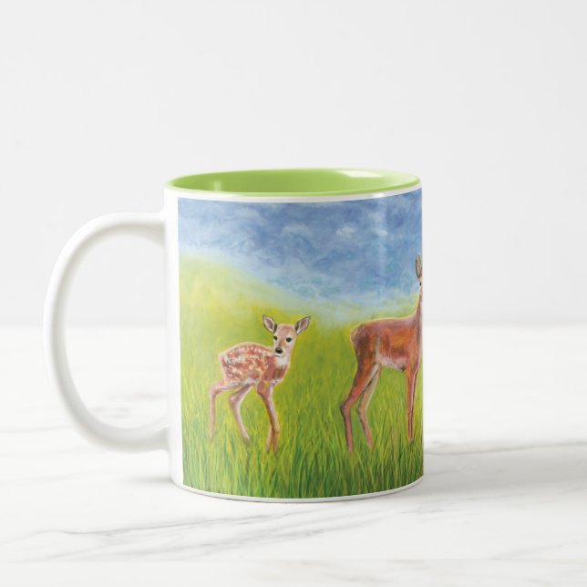 Niedliche kleine Fauna wächst bis zur Illustration Zweifarbige Tasse (Links)