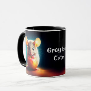 Niedliche kleine Maus mit glänzender Apfelküche Tasse