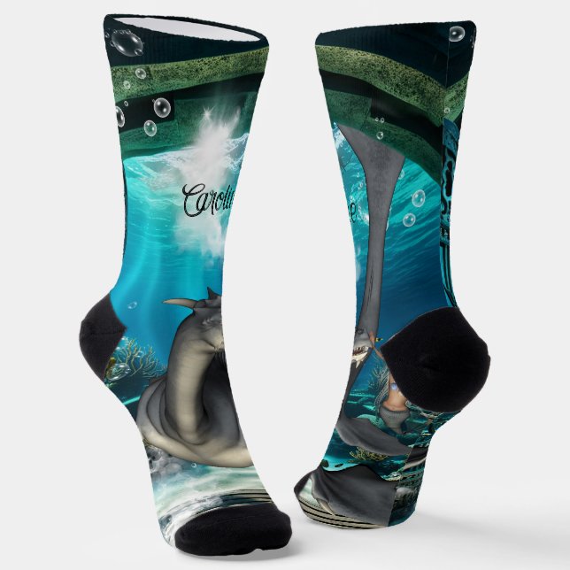 Niedliche kleine Meerjungfrau mit Seadragon. Socken (Gewinkelt)