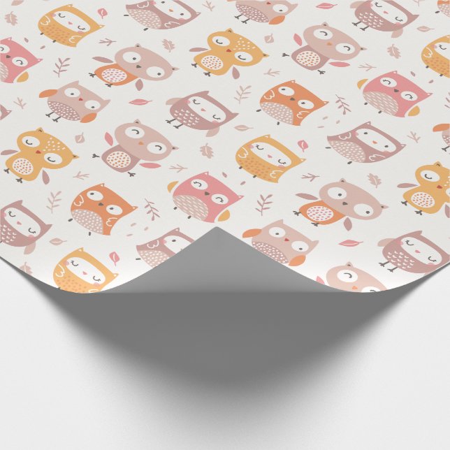 Niedliche kleine Owls in gedämpften Farben Geschenkpapier (Ecke)