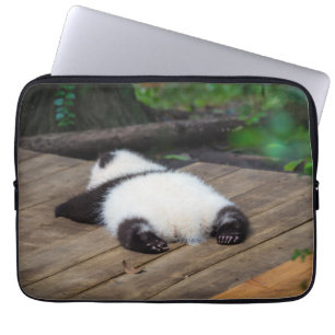 Niedliche Kleintiere   Baby Giant Panda Schlafen Laptopschutzhülle