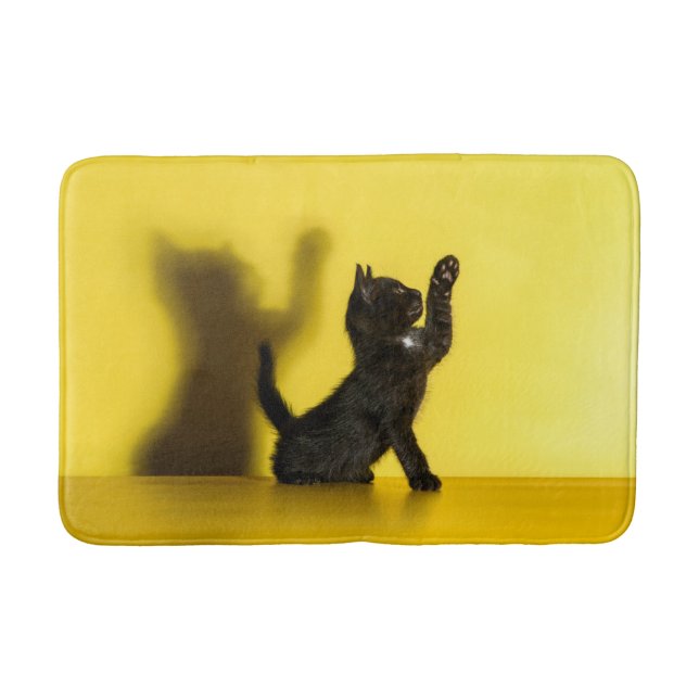 Niedliche Kleintiere | Black Cat Playing Badematte (Vorderseite)