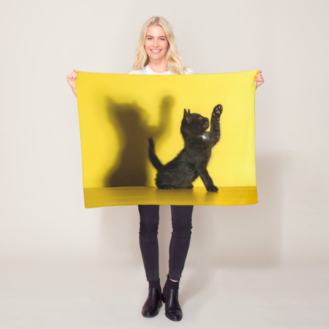 Niedliche Kleintiere | Black Cat Playing Fleecedecke (Beispiel)