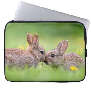 Niedliche Kleintiere   Bunny Kiss Laptopschutzhülle