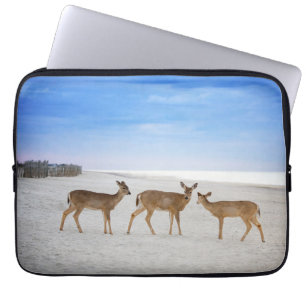 Niedliche Kleintiere Hirsche am Strand Laptopschutzhülle
