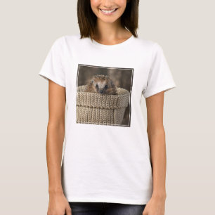 Niedliche Kleintiere Igel in einem Korb T-Shirt