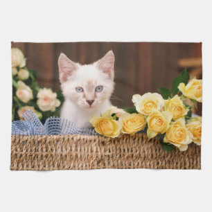 Niedliche Kleintiere   Kätzchen und Gelbe Rosen Geschirrtuch