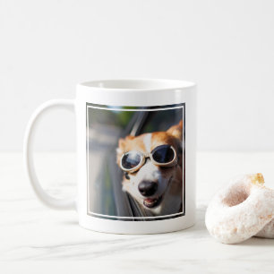 Niedliche Kleintiere   Korgi-Brille im Auto Kaffeetasse