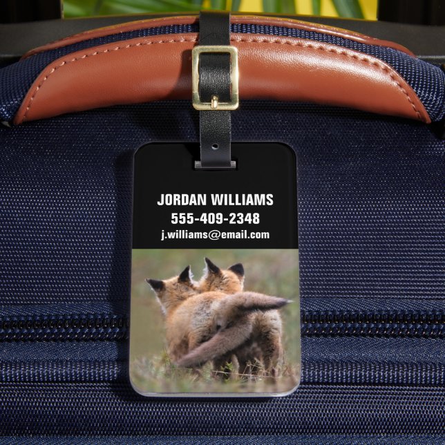 Niedliche Kleintiere | Red Fox Kits Locking Schwan Gepäckanhänger (Vorderseite Insitu 2)