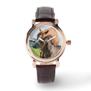 Niedliche Kleintiere   Schwarzer Fohlen mit Mama Armbanduhr