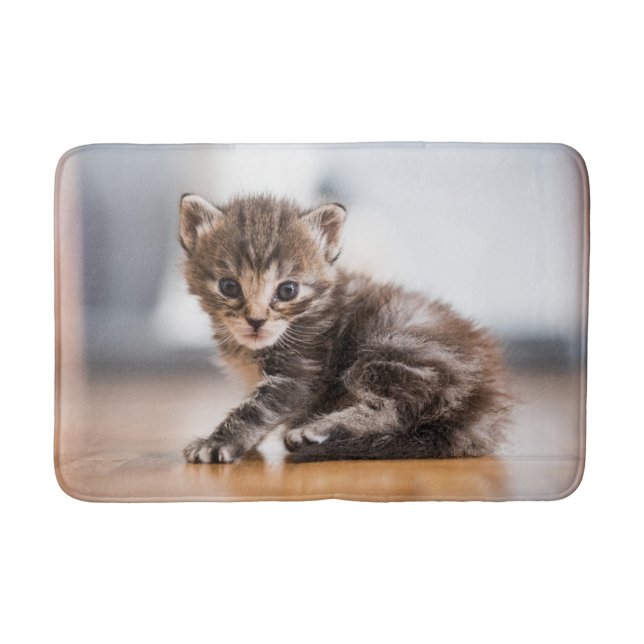 Niedliche Kleintiere | Tiny Tabby Kitten Badematte (Vorderseite)