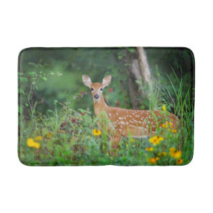 Niedliche Kleintiere White Tails Deer in Daisies Badematte
