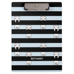 Niedliche Kletterkatzen auf gestreift Personalisie Klemmbrett