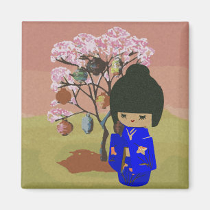 Niedliche Kokeshi-Puppe mit Kirschblütenbaum Magnet