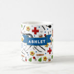 Niedliche Krankenversicherung Kaffeetasse<br><div class="desc">Tasse für Pflegeprodukte und Blume für Krankenpflege oder Abschluss. So personalisieren Sie Text bearbeiten,  um Namen hinzuzufügen.</div>