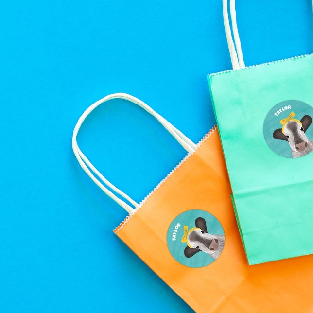 Niedliche Kuh mit Bow Personalisiert Runder Aufkleber (Von Creator hochgeladen)