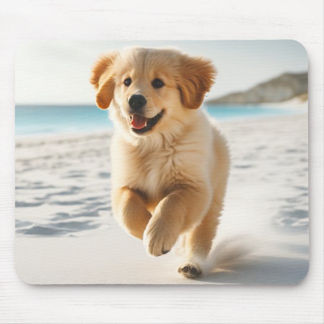 Niedliche Labrador-Welpe läuft am Strand Mousepad (Vorne)